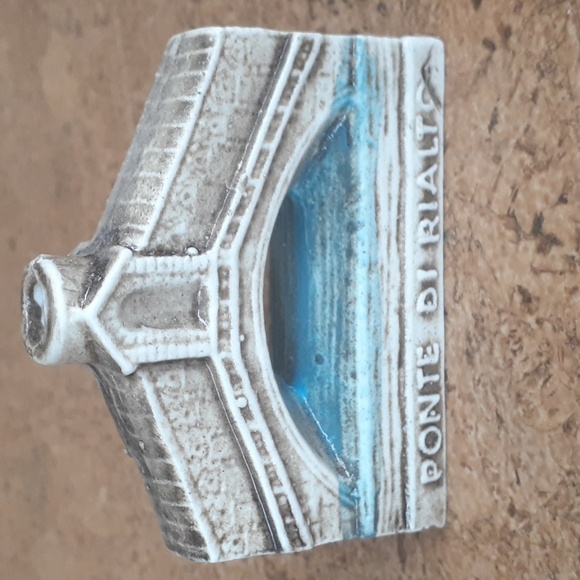 Vintage ceramic liquor containers depicting Florence, Genoa and Pisa and Venice. - Picture 3 of 11